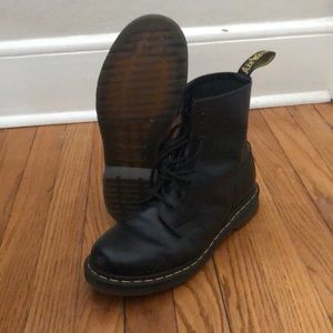 Doc Martin, 1460 WOMEN'S SMOOTH LEATHER LACE UP BOOTS, size 10